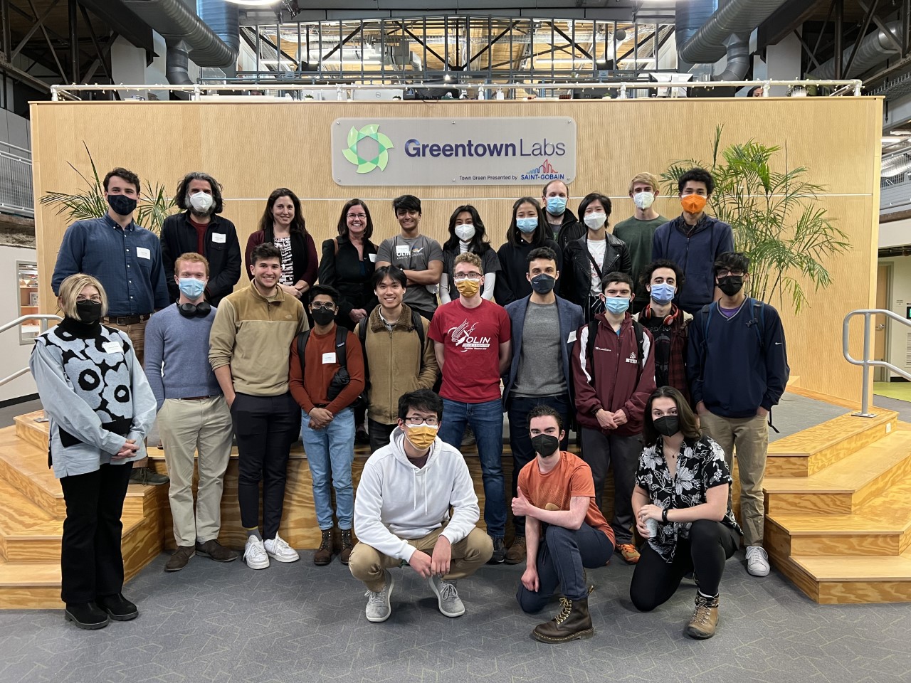 Professor Helen Donis-Keller (front row - left) poses with her “Biomes and Climate Change” class. Also pictured (back row) is Professor Ben Linder, Kristin Casasanto, Program Director for External Engagement and Sally Phelps, Director of Post-Graduate Planning.