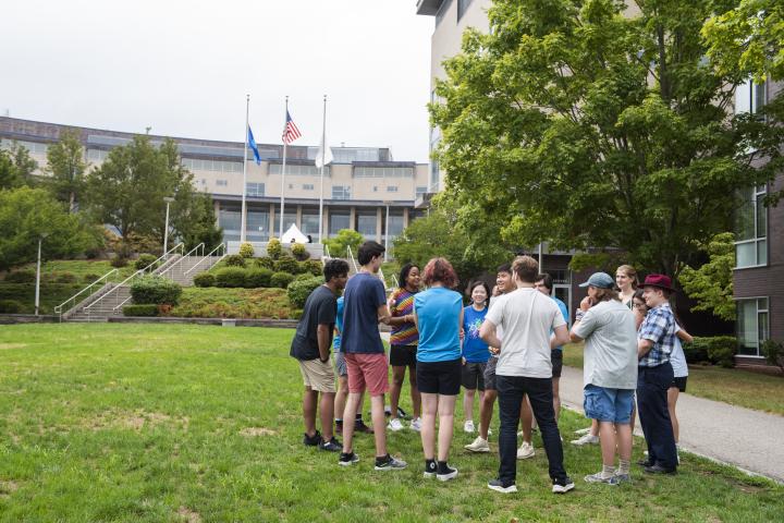 Orientation 2023 team of orientation students gathered on the great lawn