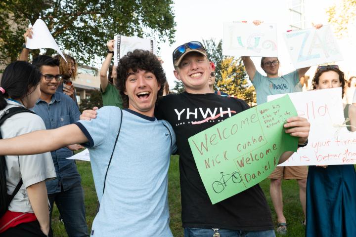 SIBB 2023 - Students holding welcome signs