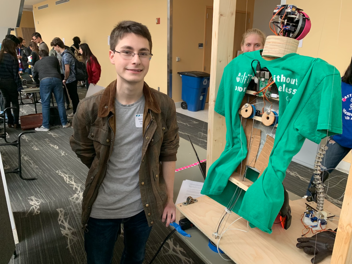 Student presents animatronic mechanism at Fall Expo.