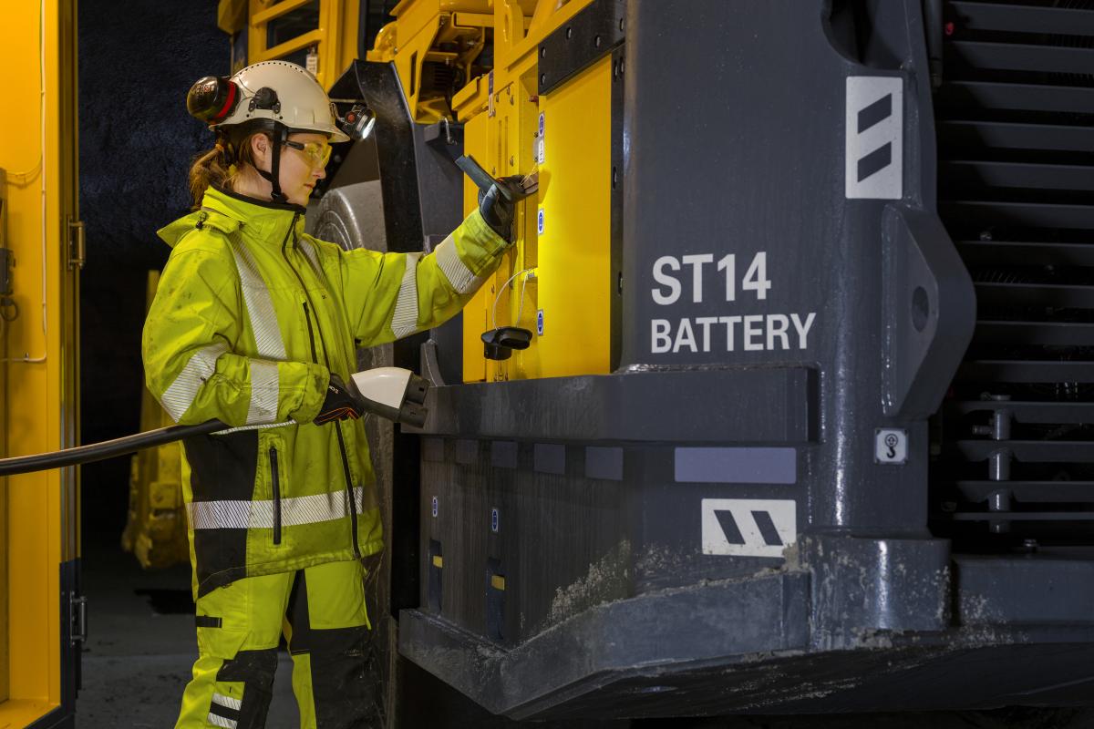 ST14 Battery Claire working with ST14 Battery