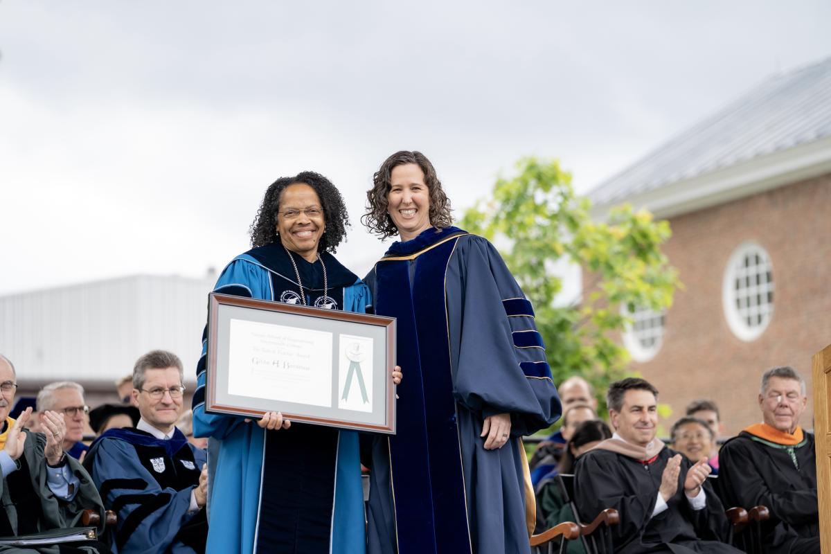 Gilda Barabino receiving Fletcher Award