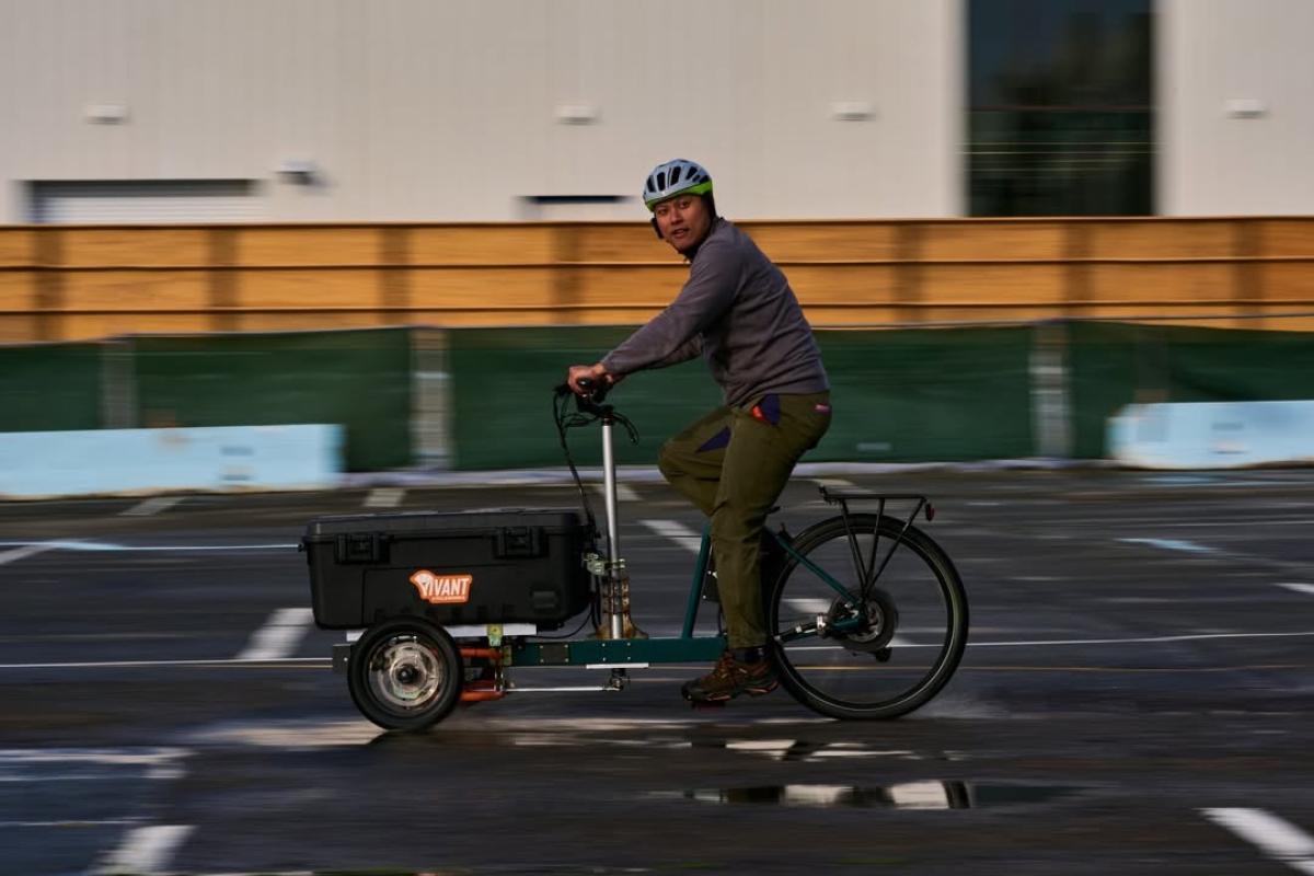 Olin alum, James Nee '15 rising an electric cargo e-bike, Juno.