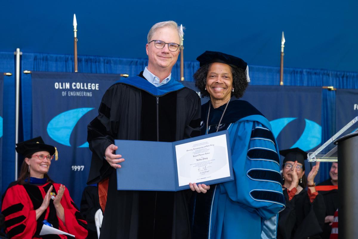 Olin President Gilda A. Barabino, Ph.D., presents an honorary degree to Dr. Holden Thorp during Commencement on May 16, 2025. Olin President Gilda A. Barabino, Ph.D., presents an honorary degree to Dr. Holden Thorp during Commencement on May 16, 2025.