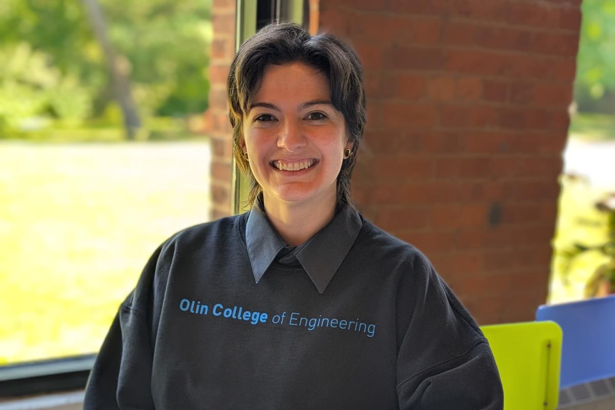 Ellie Ramos '25, a robotics hardware engineer Tutor Intelligence.
