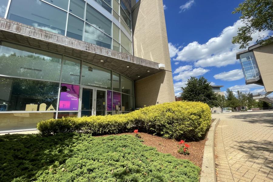 Image of the Miller Academic Center at Olin College of Engineering.