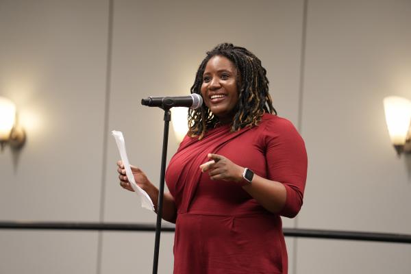 Carnegie Mellon professor, Elizabeth Wayne, performs at AAAS conference Story Slam