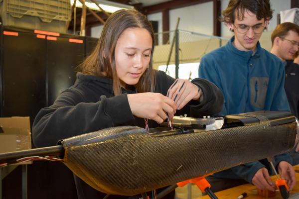 Olin AERO project team students work together on a build component.